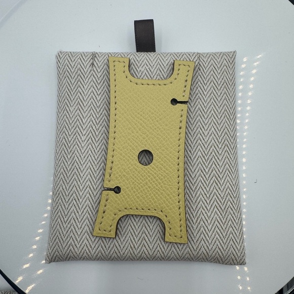 HERMES Etain Swift Leather Dring Headphone Winder Leather Soft Yellow - Picture 5 of 6